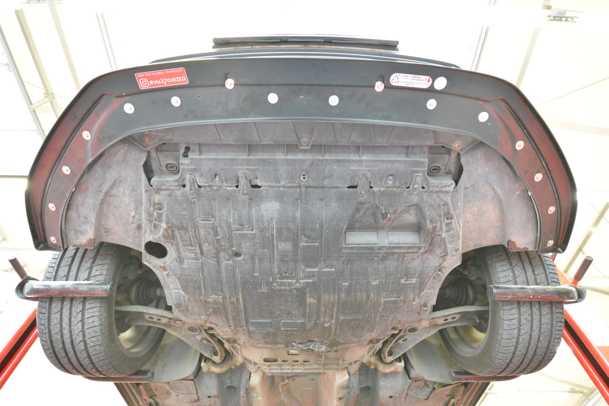 Prelungire splitter bara fata Volkswagen Passat B7 2010-2014 v8 - Maxton Design