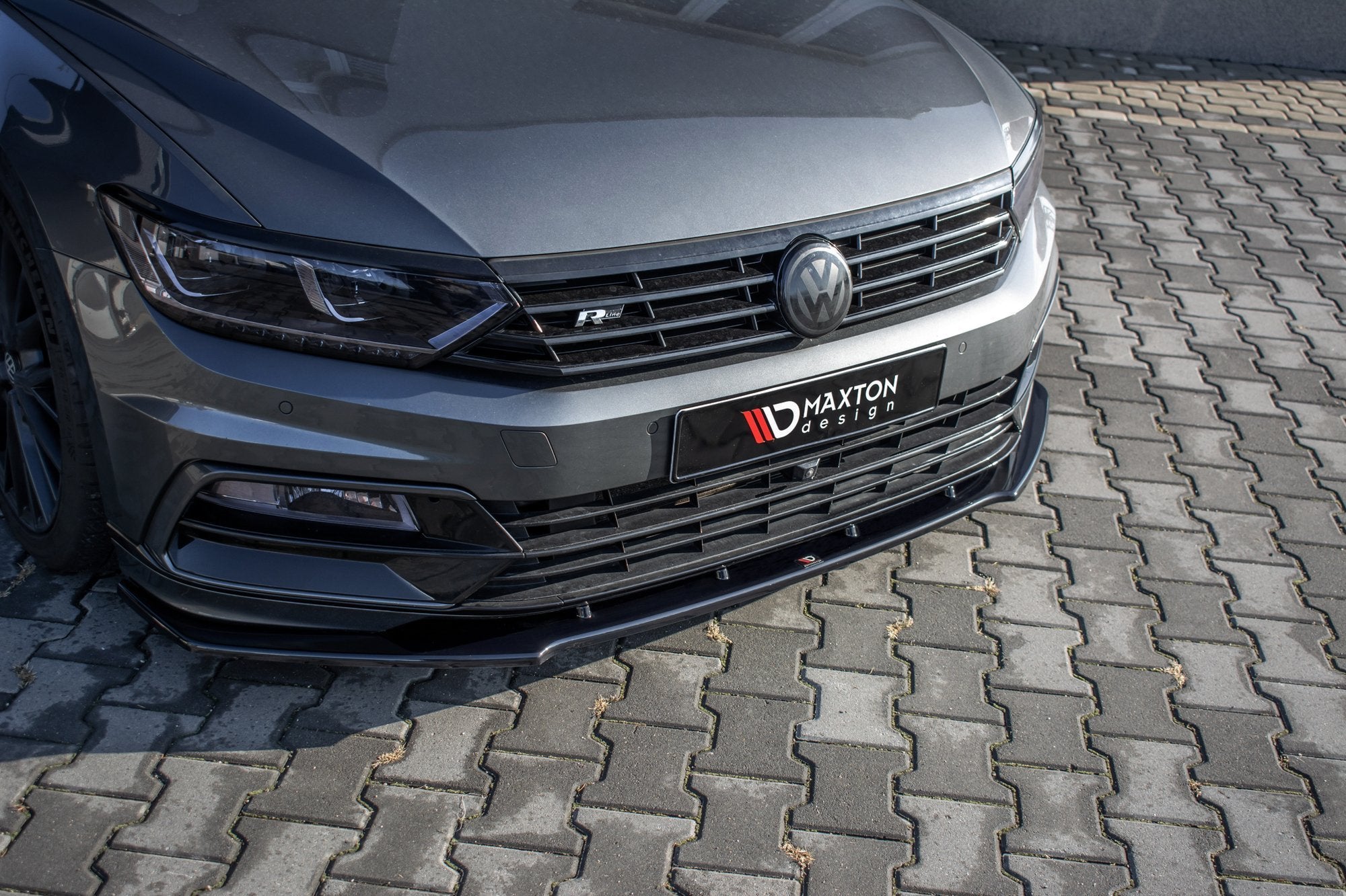 Prelungire splitter bara fata Volkswagen Passat B8 R-Line 2015- v9 - Maxton Design