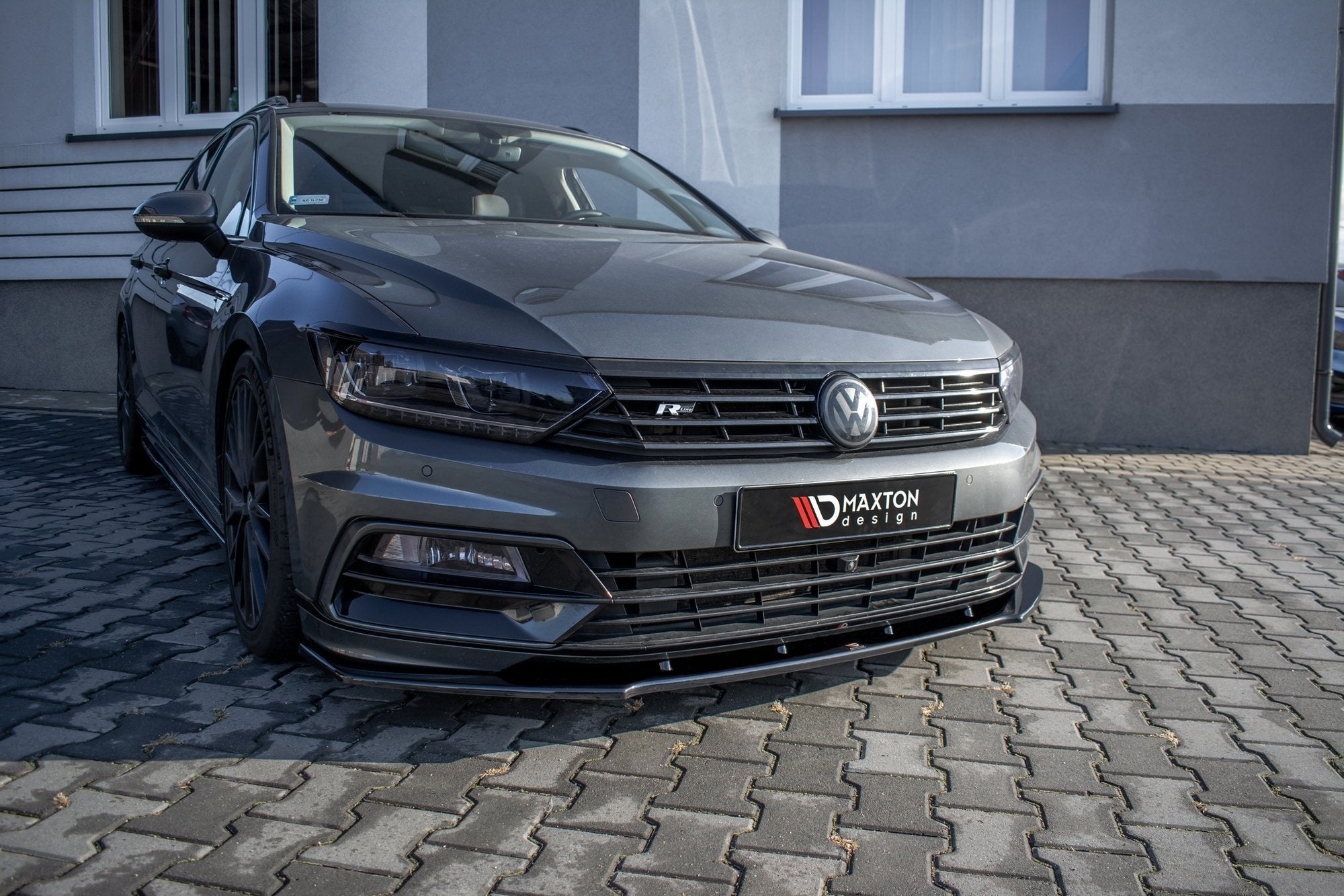 Prelungire splitter bara fata Volkswagen Passat B8 R-Line 2015- v9 - Maxton Design
