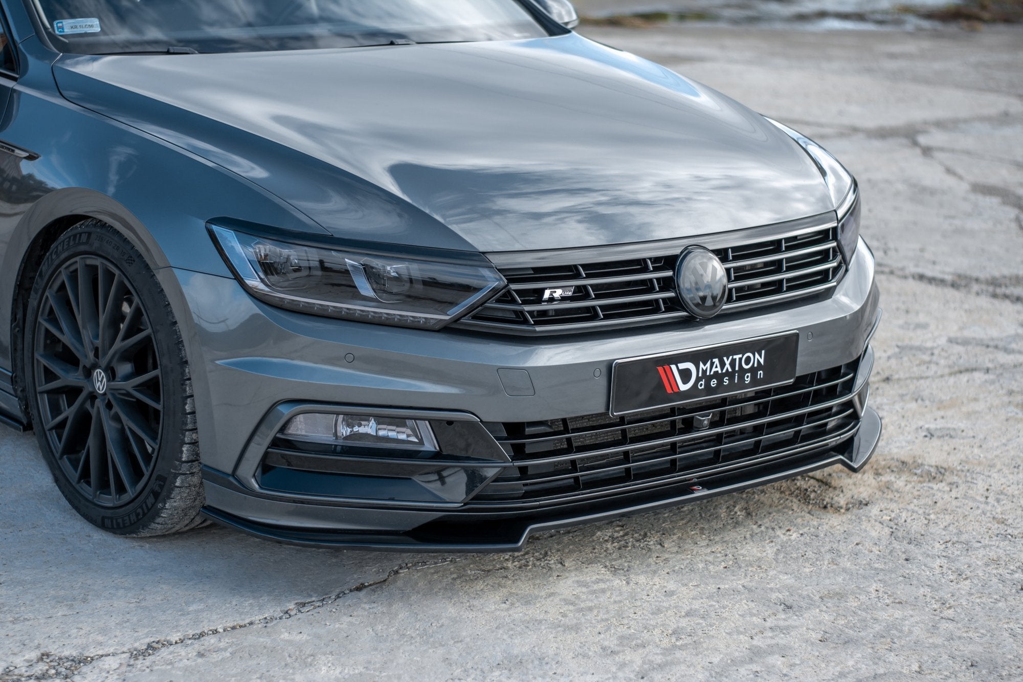 Prelungire splitter bara fata Volkswagen Passat B8 R-Line 2015- v10 - Maxton Design