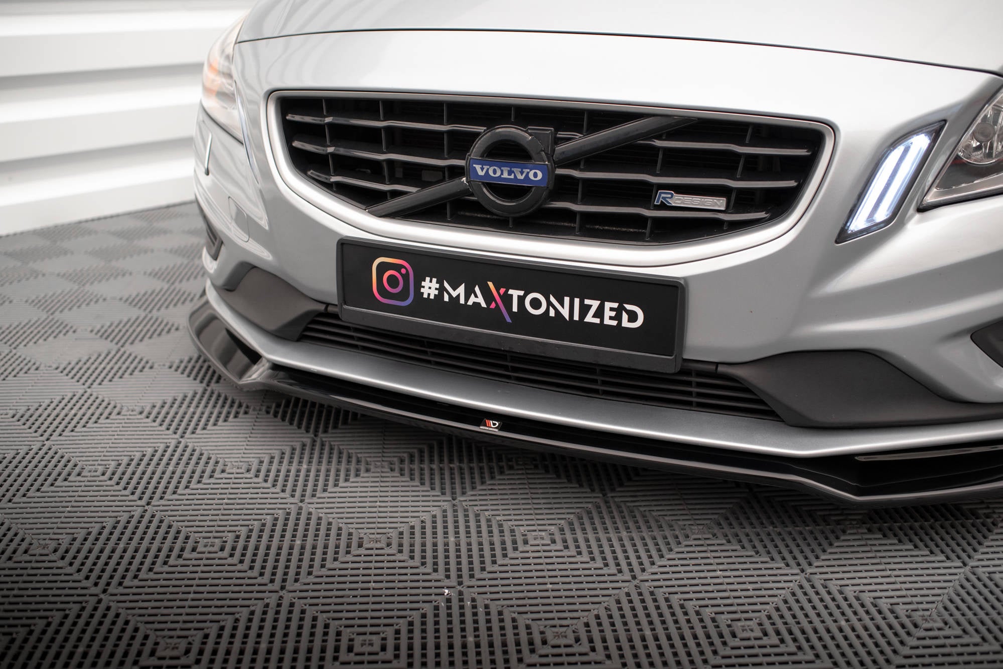 Prelungire splitter bara fata Volvo S60 R-Design Mk2 2010-2014 v6 - Maxton Design