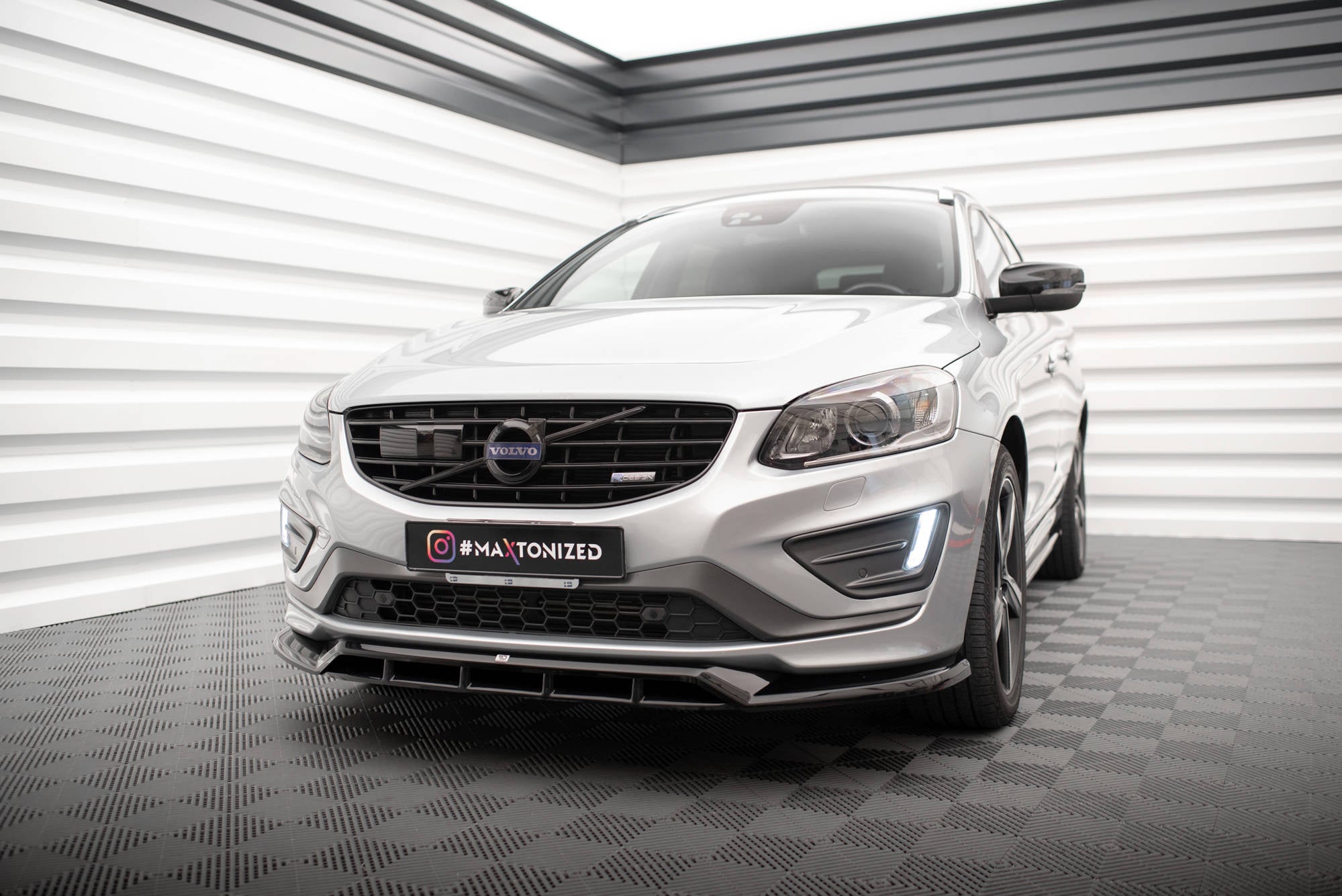 Prelungire splitter bara fata Volvo XC60 R-Design Mk1 Facelift 2013-2017 v3 - Maxton Design