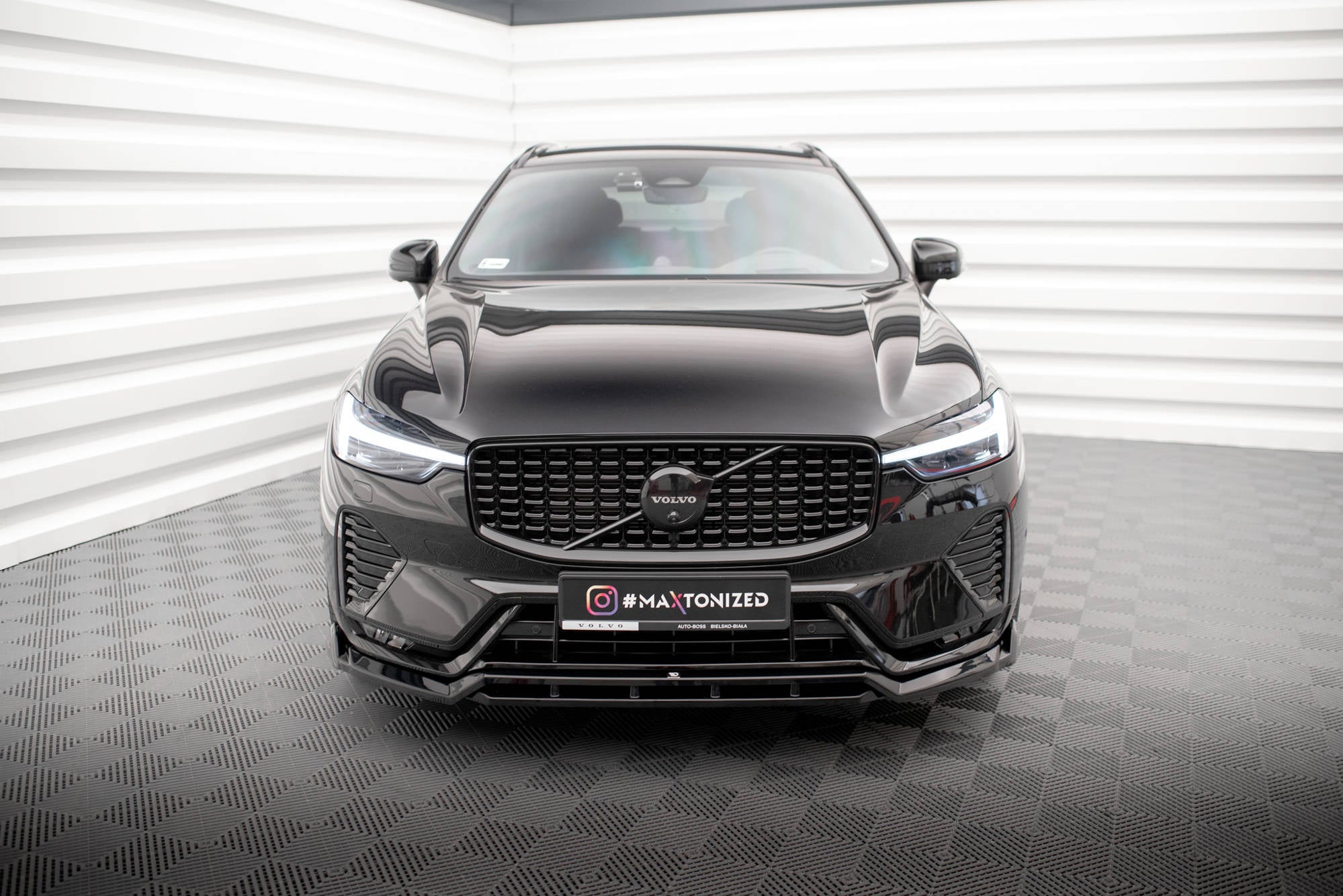 Prelungire splitter bara fata Volvo XC60 R-Design Mk2 Facelift 2021- v3 - Maxton Design