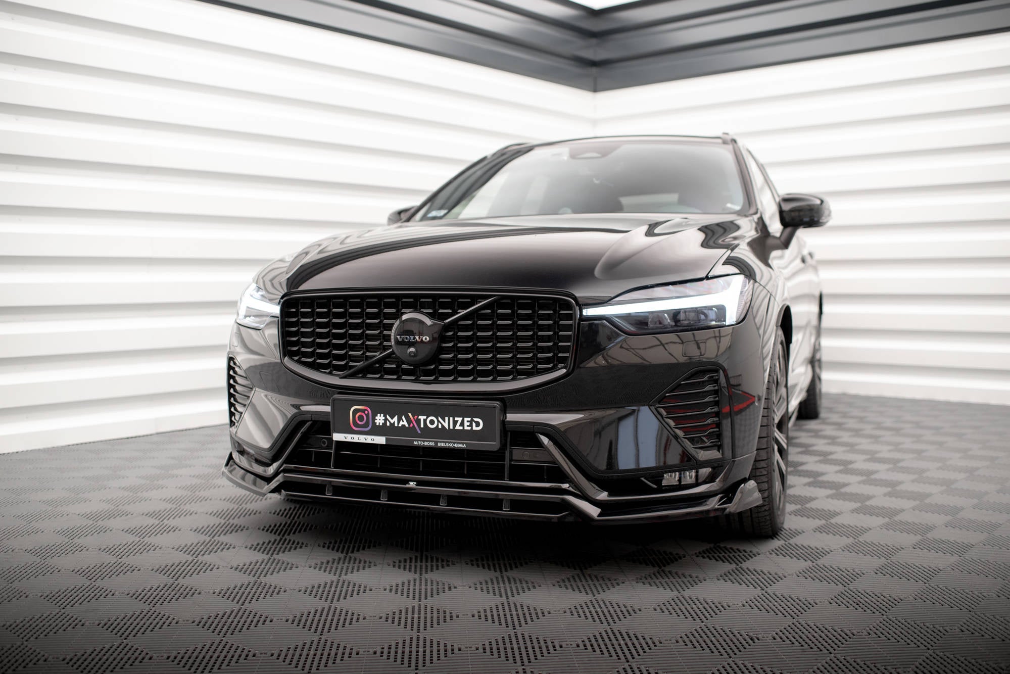 Prelungire splitter bara fata Volvo XC60 R-Design Mk2 Facelift 2021- v3 - Maxton Design