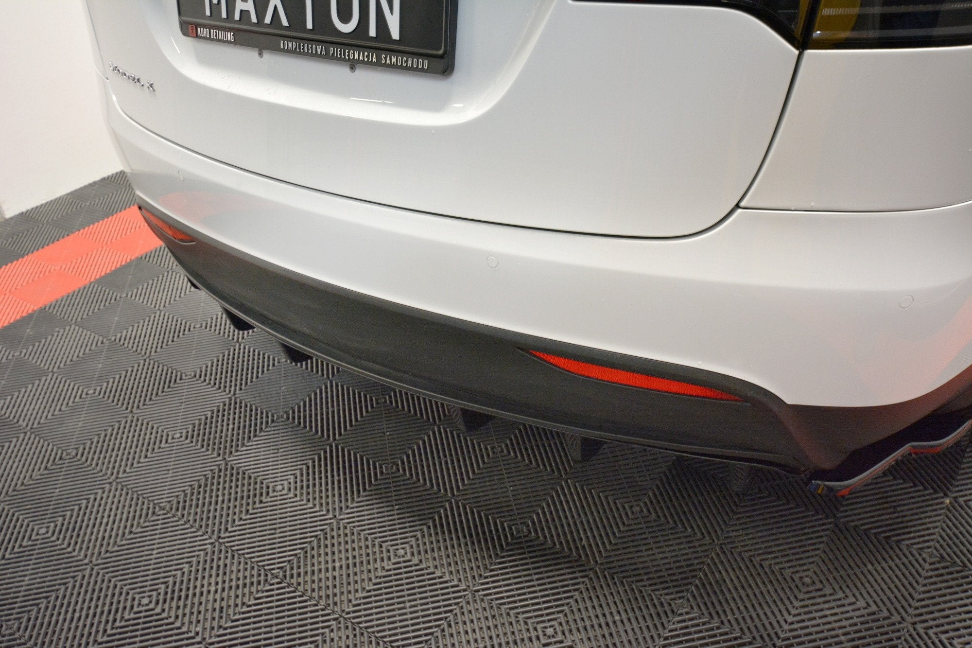 Prelungire difuzor bara spate Tesla Model X 2015- v3 - Maxton Design