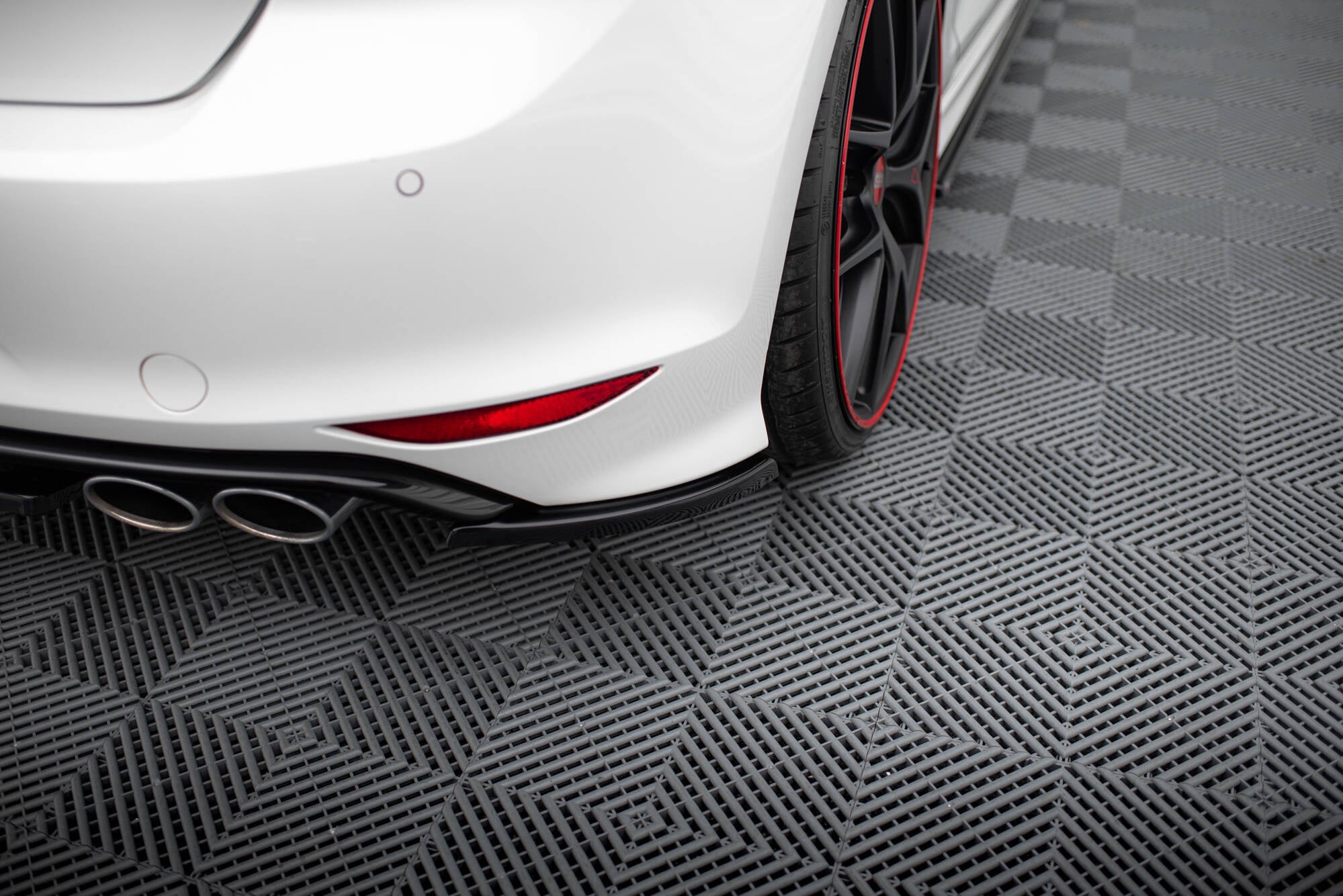 Prelungire splitter bara spate Volkswagen golf 7 R 2012-2017 v9 - Maxton Design