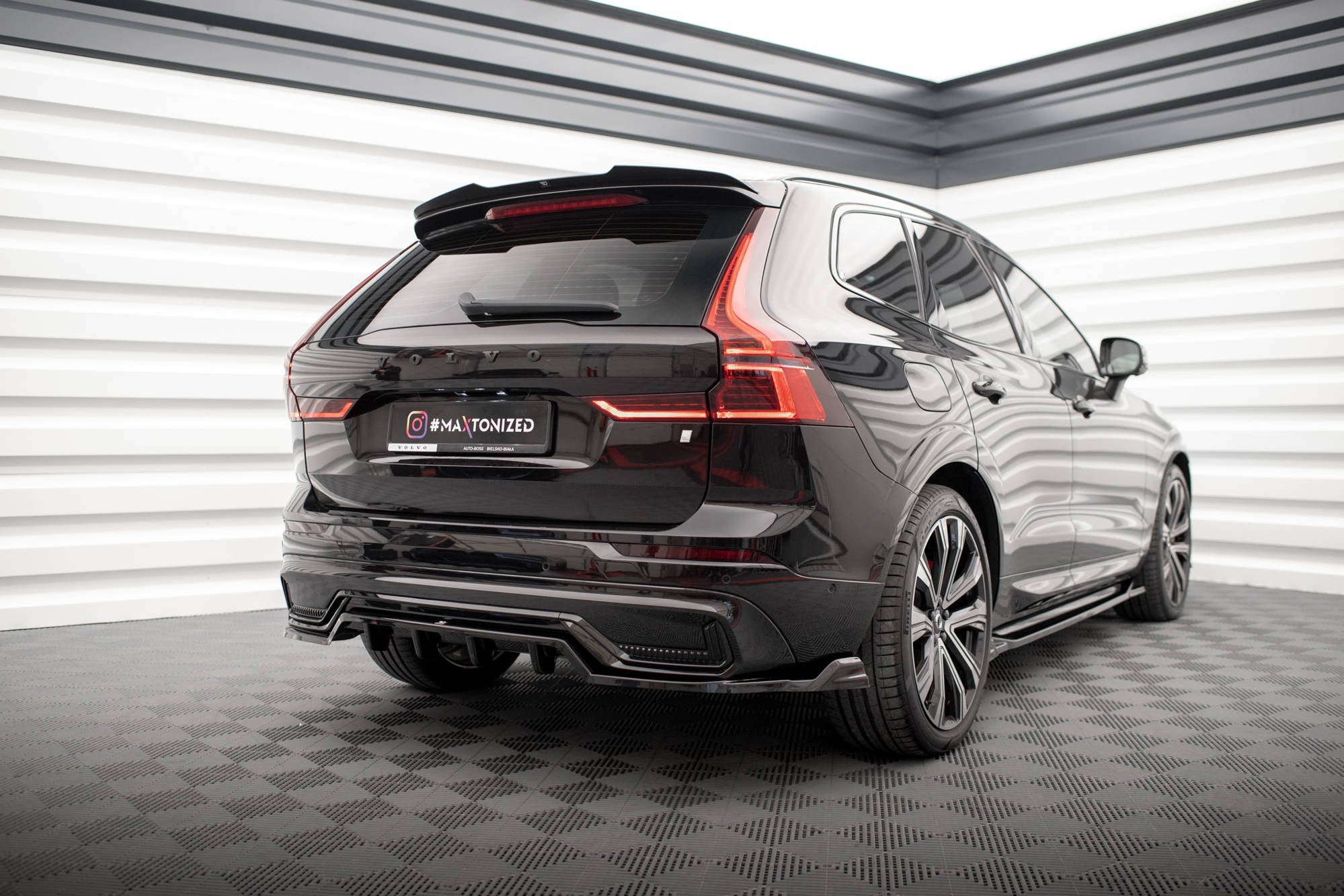 Prelungire splitter bara spate Volvo XC60 R-Design Mk2 Facelift 2021- v2 - Maxton Design