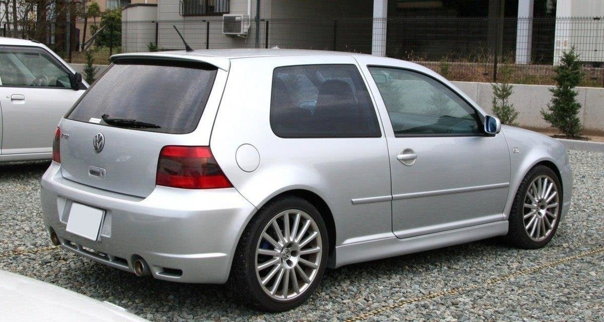 Praguri Volkswagen Golf 4 R32 Look 1997-2003 v3 - Maxton Design