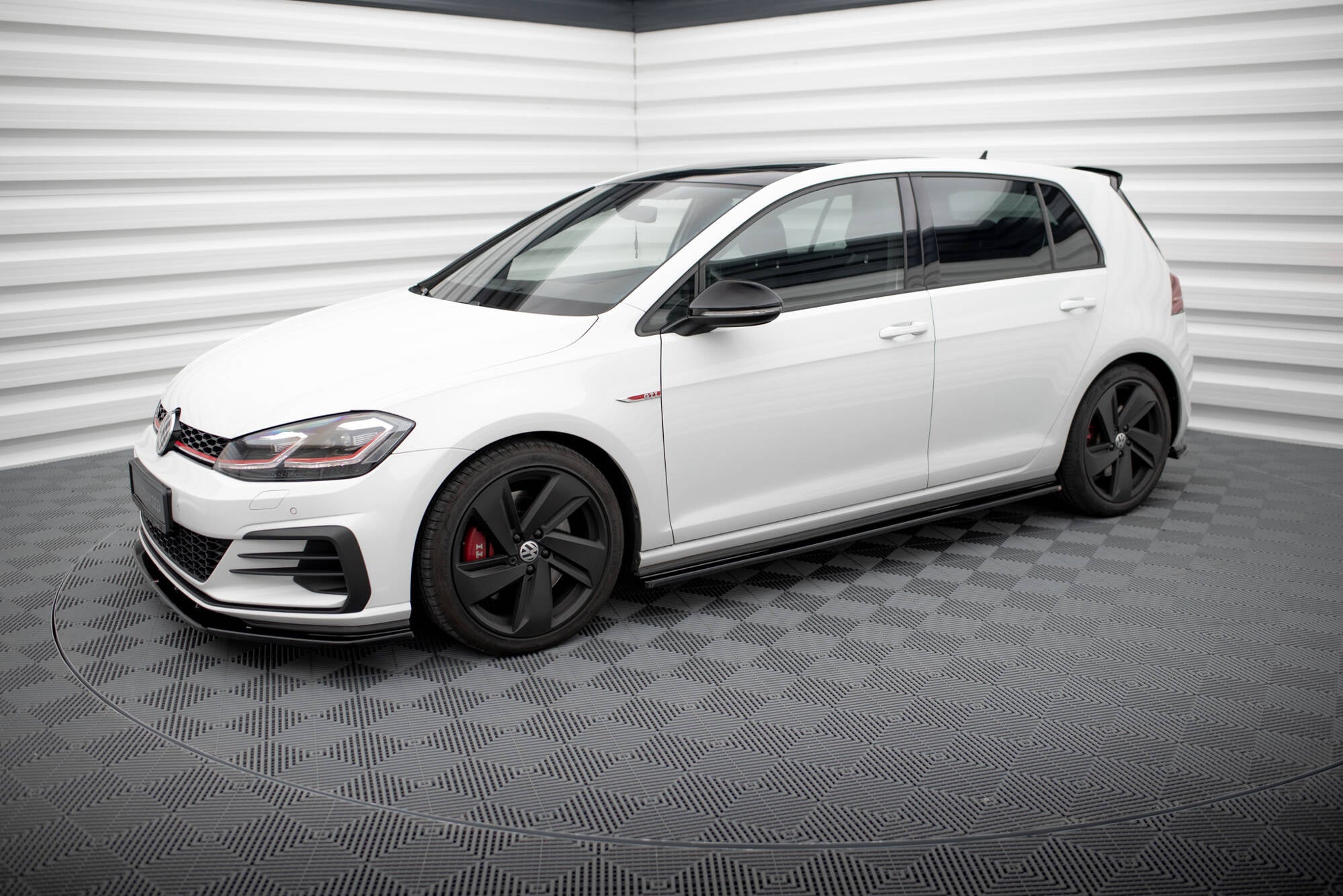 Praguri Volkswagen Golf 7 GTI 2012- v2 - Maxton Design