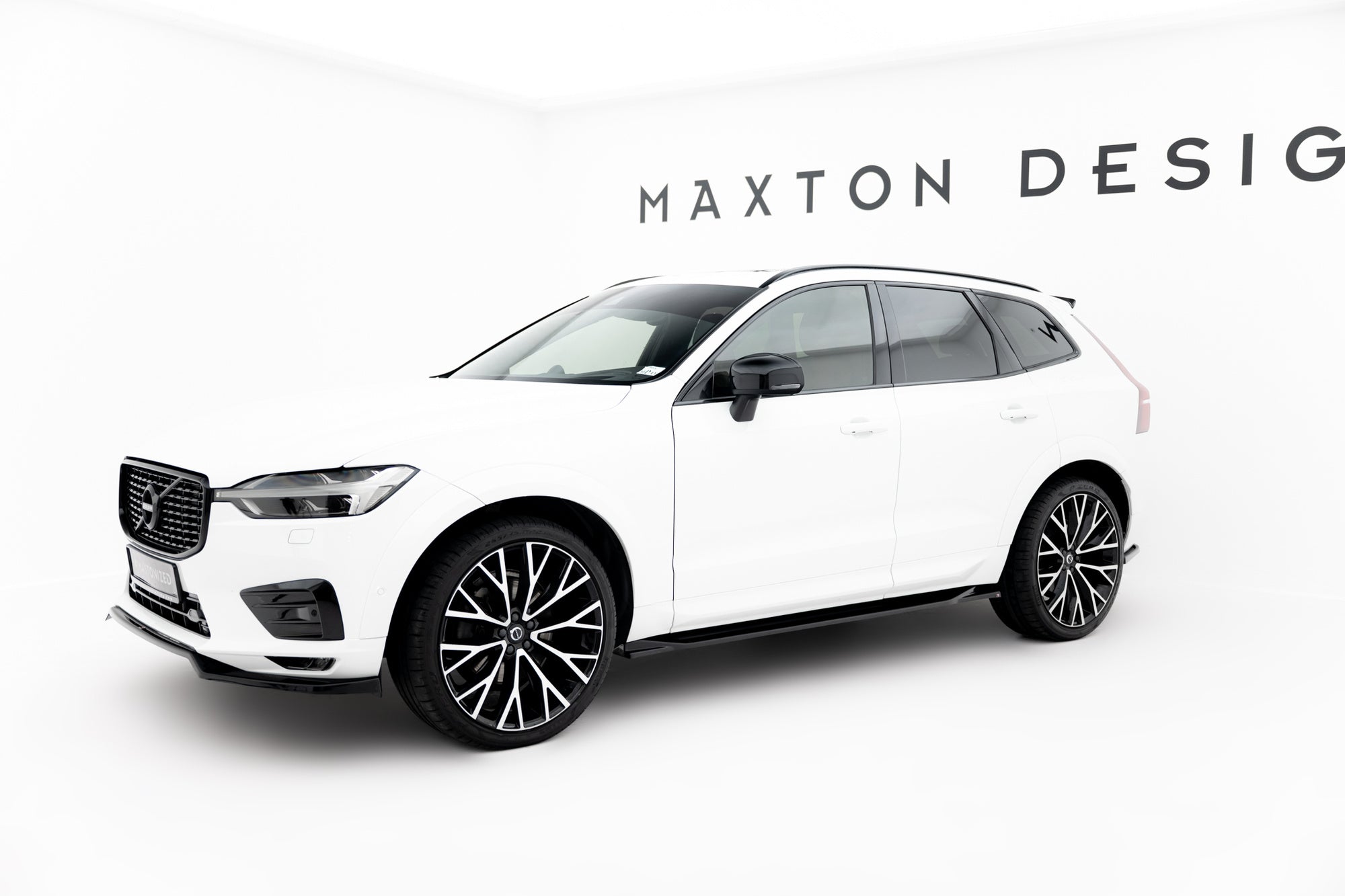 Praguri Volvo XC60 Mk2 R-Design 2017- v1 - Maxton Design