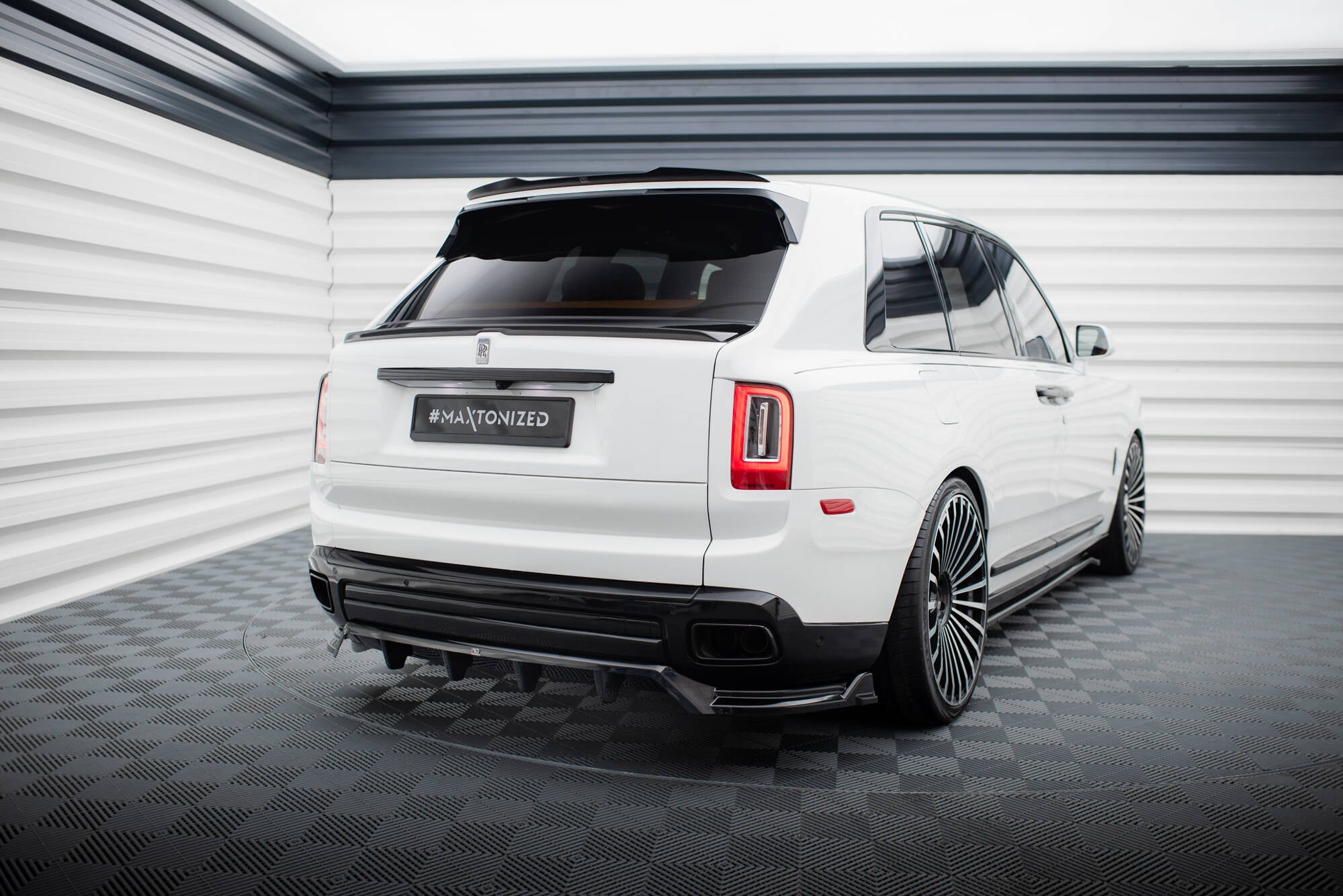 Eleron spoiler cap Rolls Royce Cullinan 2018- v1 - Maxton Design